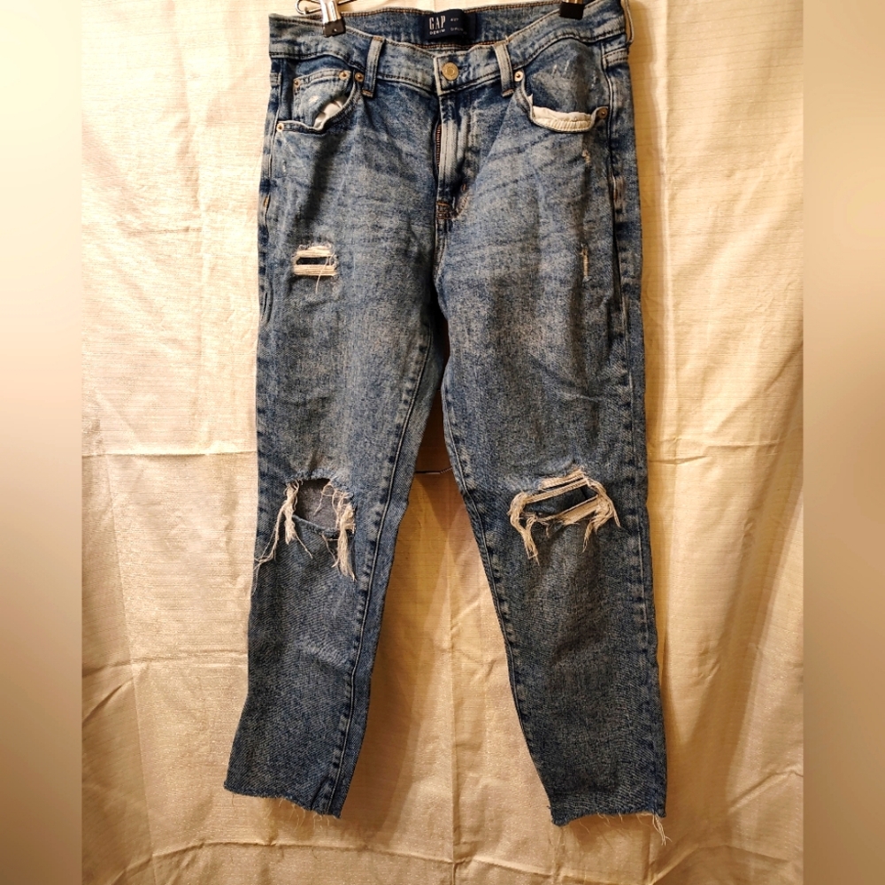 GAP girlfriend jeans Distressed 3/$25🤑